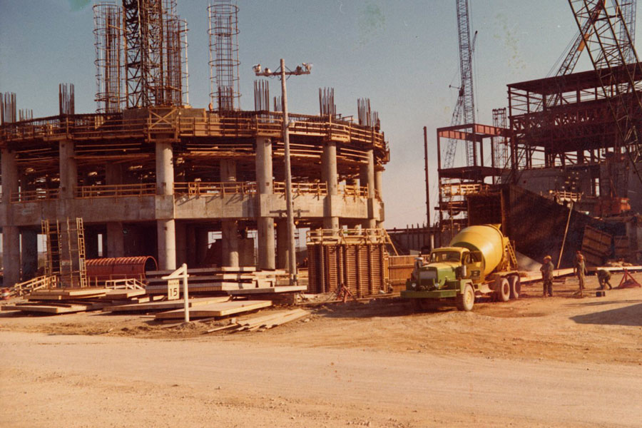 Photo of the construction of Bruce B in the 70s.