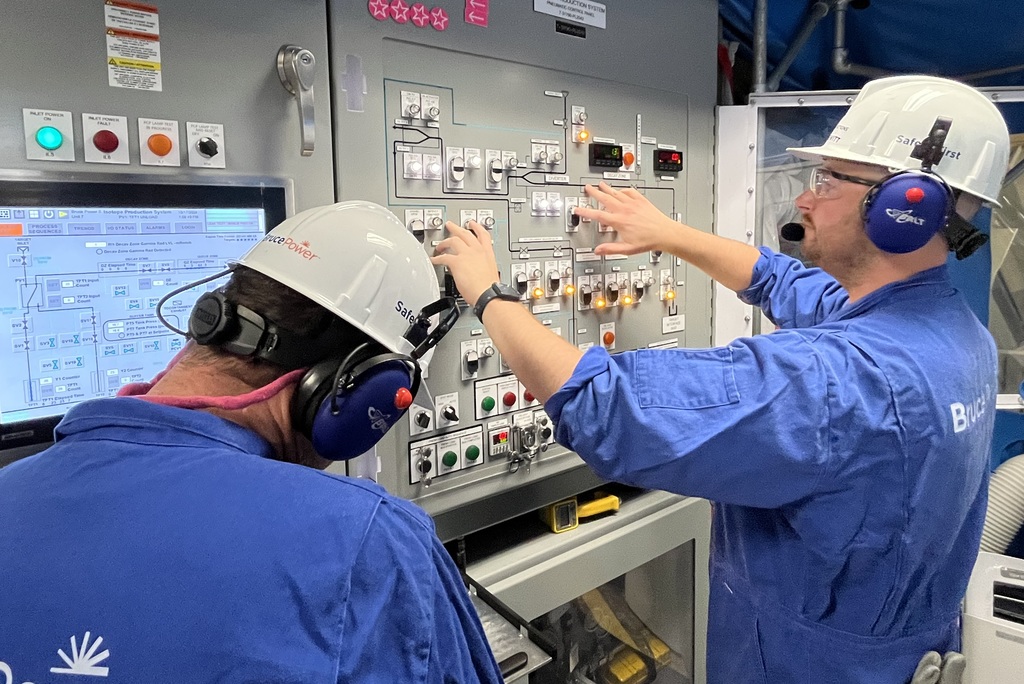 SNO Chris Hewitt and Ryan Whitehead perform the pre system checks on the Isotope Production System before loading the first targets to be irradiated in the second guide tube TFT2.