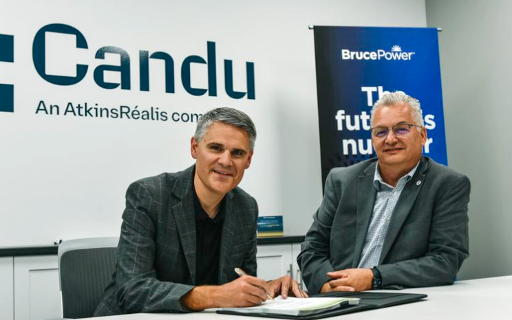 Bruce Power Chief Operating Officer and Executive Vice-President James Scongack, left, and Gary Rose, President, Candu International, sign a Master Services Agreement that reflects a shared commitment to innovation, efficiency, and collaboration focused on the eight units at the Bruce Power site and their key role in Ontario’s’ Integrated Energy Plan.
